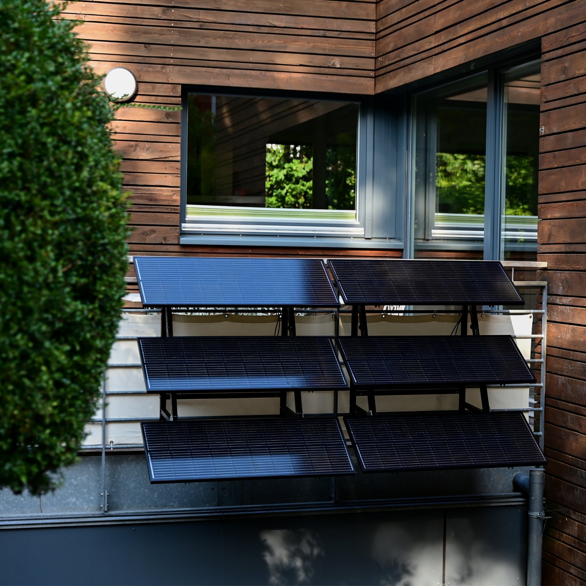 Balkonkraftwerk MoeCell Large Set (450W + Halterung) inkl. Wechselrichter und Anschlusskabel